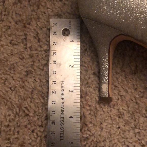 Silver heels - Picture 5 of 5